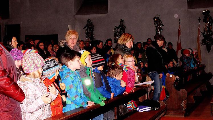 Begeistert war Bischof Friedhelm vom Begrüßungslied der Sander Kindergartenkinder.