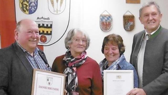 Ludwig und Josefin Bäuerlein, Maria Götz und Hermann Hübner (v.l.) bei der Auszeichnung zum Dienstjubiläum Foto: Gemeinde Aufseß