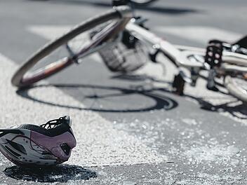 Im Landkreis Bamberg hat es einen schweren Verkehrsunfall gegeben. Ein Radfahrer wurde lebensgef&auml;hrlich verletzt.