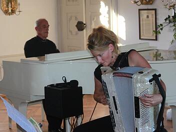 Bettina und Wolfram Born weckten bei ihrem Publikum die Begeisterung für den Tango. Foto: Carina Kuhnlein