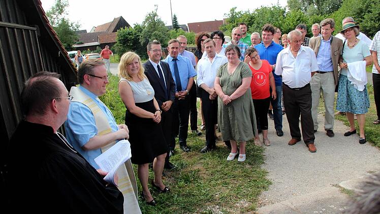 Viele Gaste verfolgten die feierliche Einweihung des Fischereimuseums