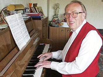 So kennen ihn die Wartenfelser: Ottmar Föhr beim Musizieren. Das Bild entstand zu seinem 75. Geburtstag. Foto: Archiv/Klaus-Peter Wulf