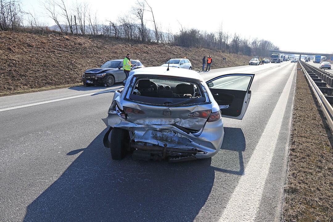 BMW kracht in Seat - Unfall auf der A73 bei Bad Staffelstein