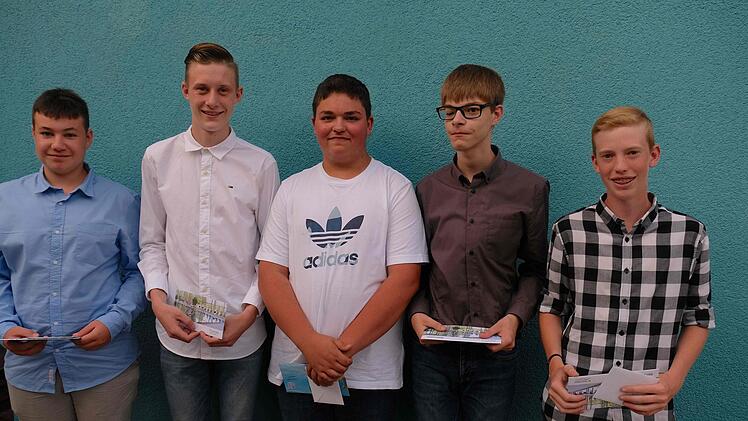 Die Klassenbesten der 9aG sind Daniel Springer, Max Federlein, Jannik Eilingsfeld, Hannes Müller und Louis Maschmeyer. Fotos: Gerd Schaar