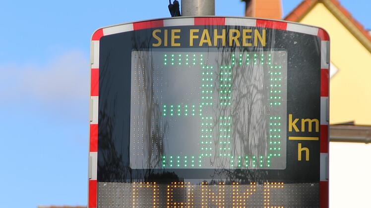 Tempo 30 gilt in der Hammelburger Straße in Oberthulba. Nicht alle Verkehrsteilnehmer halten sich daran, ergab eine mehrtägige Messung.