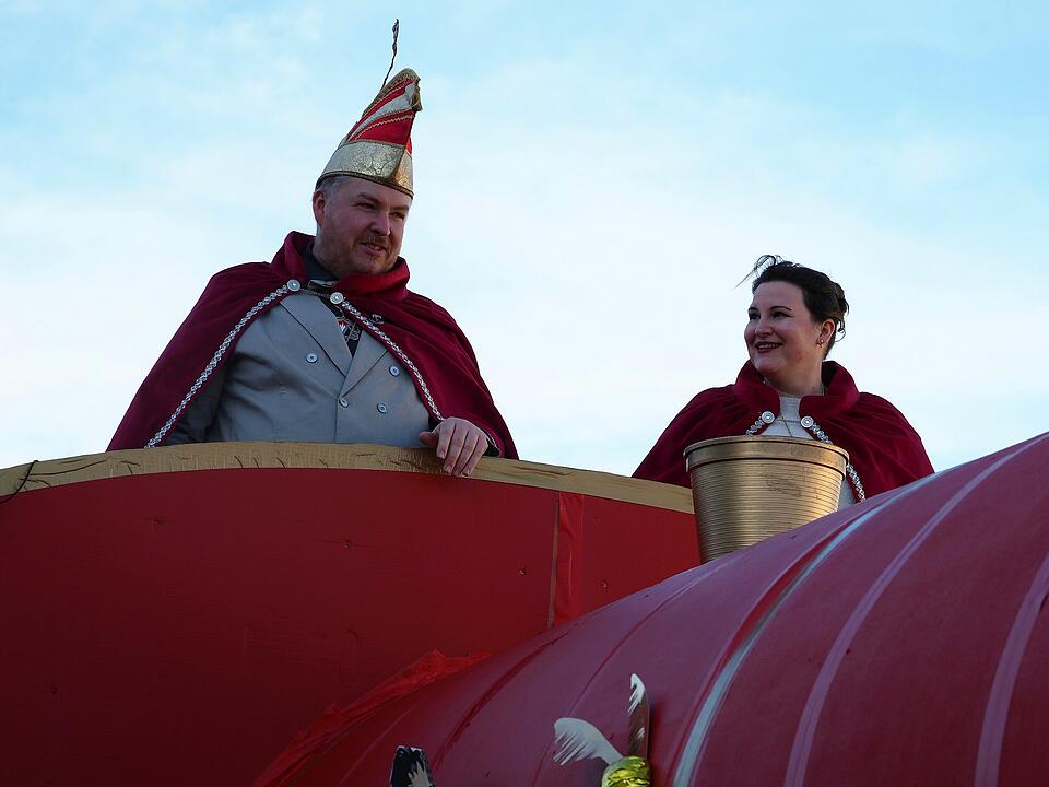 Buntes Faschingstreiben lockte tausende Besucher an.