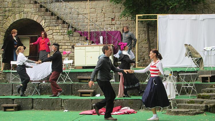 Rock'n'Roll, Witz und Charme gegen das Böse erwarten die Besucher der von Spectaculum inszenierten Schloss-Festspiele.         Winfried Ehling