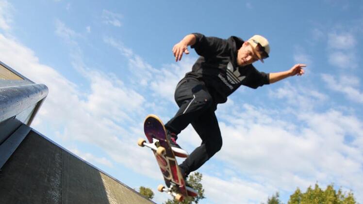 Auch die Fiberglas-Oberfläche der Geräte vermiest den Skateboardern den Freizeitspaß. Foto: Ronald Heck
