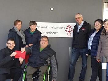 Eine Spende über 500 Euro hat Jan Marberg vom SPD-Ortsverein Bad Brückenau an das Dominikus-Ringeisenwerk in Bad Brückenau übergeben.  Foto: Carola Bötsch