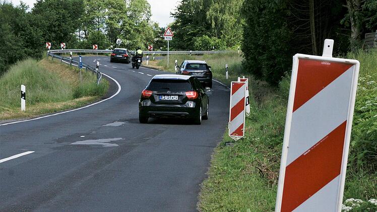 Die B286 bei Römershag wird in den Sommerferien endlich erneuert und mit ihr die Querung der Bundesstraße mit dem Bahnradweg. Foto: Steffen Standke