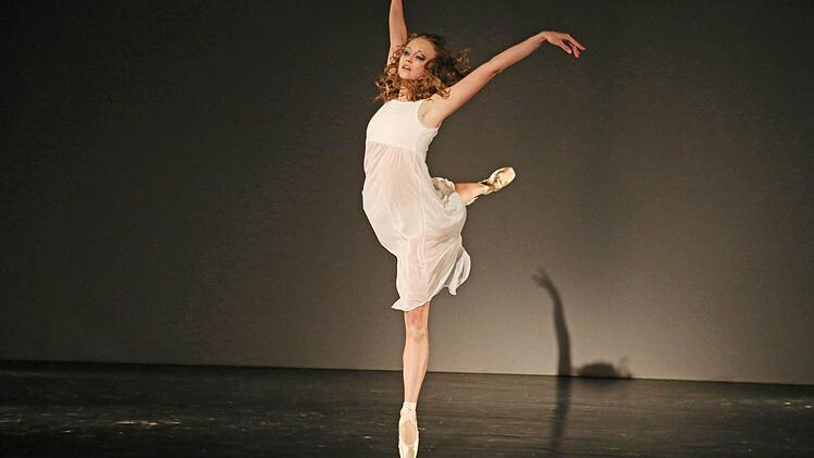 Emily Downs in inrer Choreografie "Me"