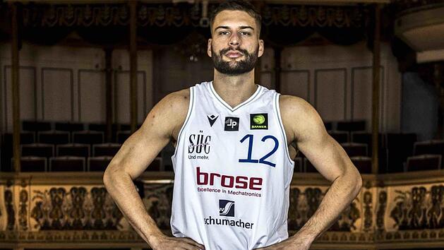 Der an Krebs erkrankte Christopher Wolf freut sich nach eigenen Worten schon jetzt auf den Tag, an dem ihm die &Auml;rzte "Gr&uuml;nes Licht" geben und er wieder auf Korbjagd gehen kann.