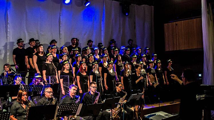 Die Konzerte von Hochschulchor und Hochschul-Bigband zum "Campus.Open Design" finden in diesem Jahr erstmals in der Aula statt und bieten ein vielfältiges Programm zum Thema "Elemente".Foto: Jochen Berger
