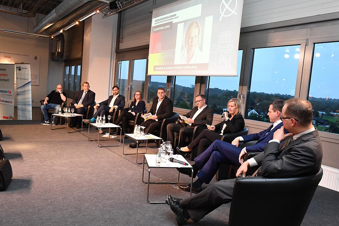Podiumsdiskussion zur Bundestagswahl in der Brose Arena in Bamberg