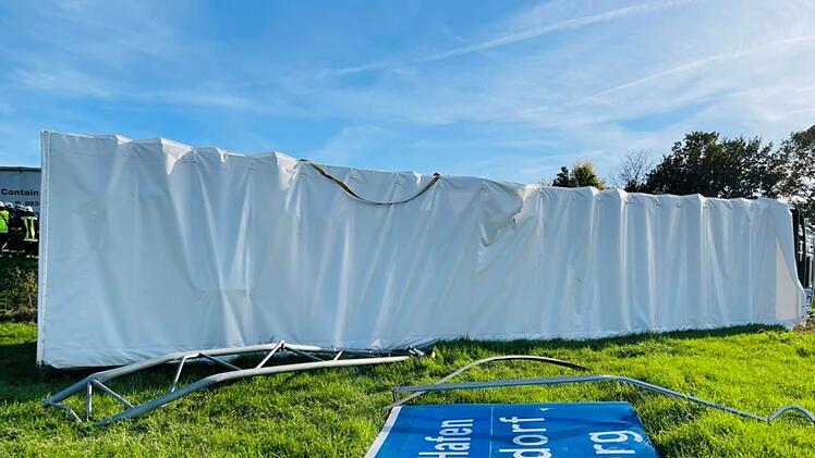 Unfall auf A70 bei Bamberg: Umgekippter Lkw sorgt für Feuerwehreinsatz - Polizei meldet hohen Schaden