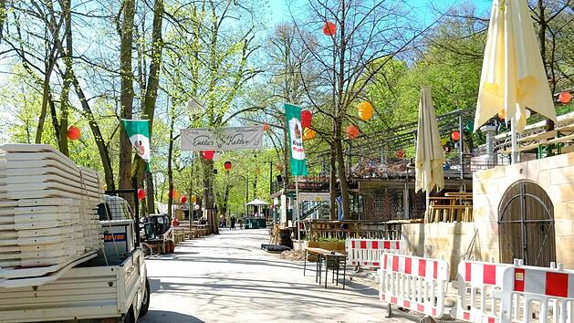 Der Countdown l&auml;uft, die Vorbereitungen auf die Bergkirchweih 2016 in Erlangen auch. Fotos: Nikolas Pelke