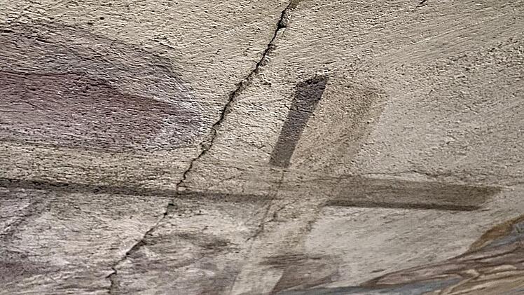 Die Diözese hat Geld bereitgestellt, damit die Rissen im Deckengemälde behoben werden können. Foto: Hanns Friedrich
