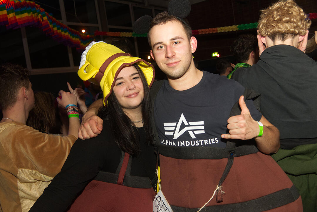 Fasching pur in der Grundschulturnhalle