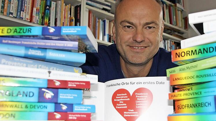 Das Format ist kleiner als das seiner bisherigen Bücher. Dafür hat Ralf Nestmeyer aber viel Herz in sein jüngstes Werk gelegt: "Gefühldes Franggn".  Foto: Diana Fuchs