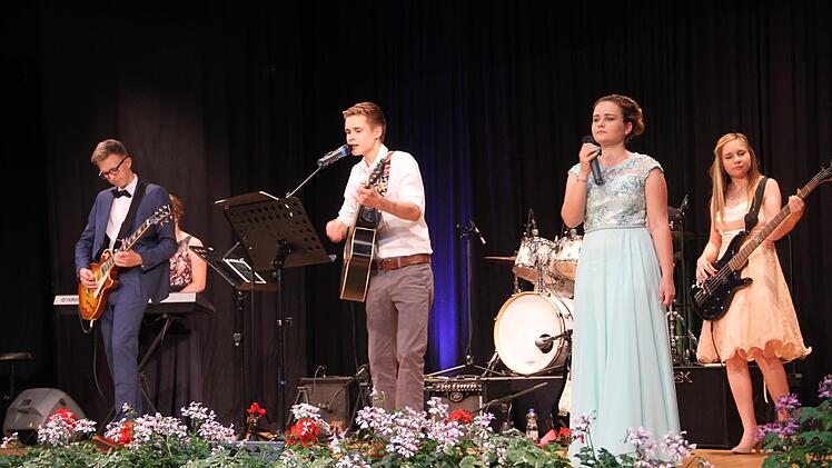 Die musikalische Ausgestaltung übernahm die Schulband "MAXIMAL". Fotos: Gerda Völk