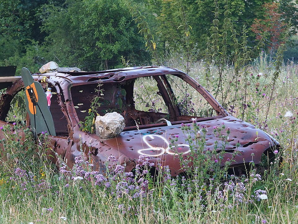 Das verlassene Dorf Bonnland darf bei einer Wanderung durch den Truppenübungsplatz Hammelburg nicht fehlen. Foto: Jürgen Schmitt