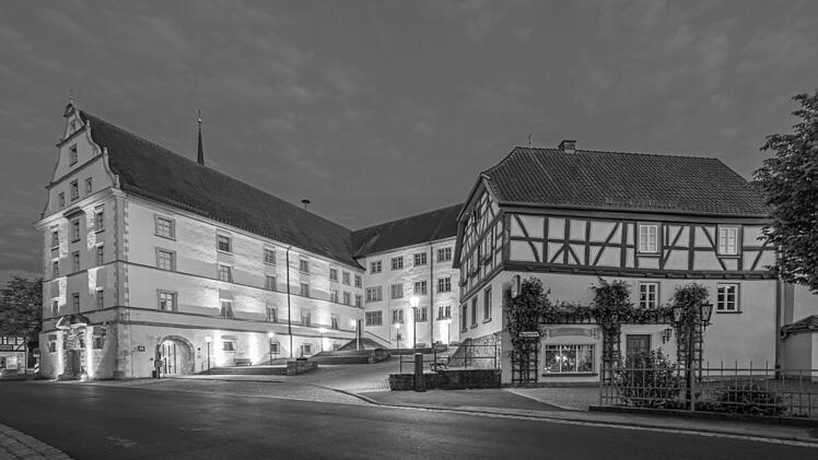 Im einstigen Amts- und Centhaus im unterfränkischen Fladungen befinden sich heute Rathaus, Touristinformation und Rhönmuseum.