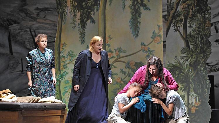 Szene aus Bellinis "Norma" am Landestheater Coburg.Foto: Andrea Kremper