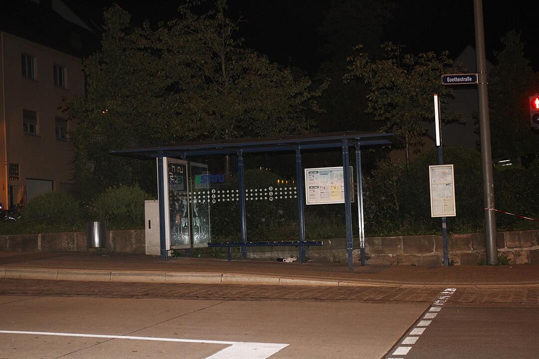 Polizeieinsatz mitten in der Nacht: Verdächtiger Gegenstand in Erlangen gefunden