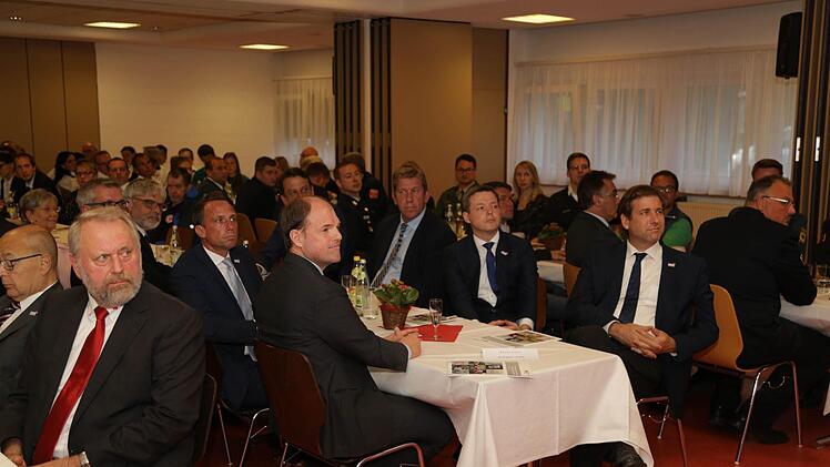 Viele prominente   Festgäste kamen zur  BRK-Feier  nach Forchheim.Franz Galster