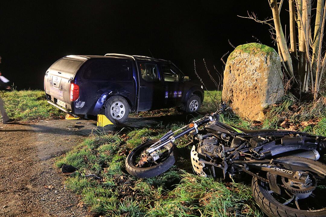 17-Jährige fährt in Pick up und wird verletzt