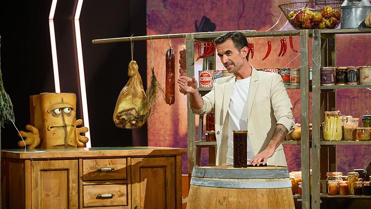 Überraschungsgast Bernd das Brot feiert in diesem Jahr seinen 25. Geburtstag. Gastgeber Florian Silbereisen wird mit der chronisch schlechten Laune des Kastenbrotes umzugehen wissen.