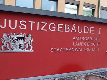 Eingang zum Coburger JustizgebäudeFoto: Jochen Berger