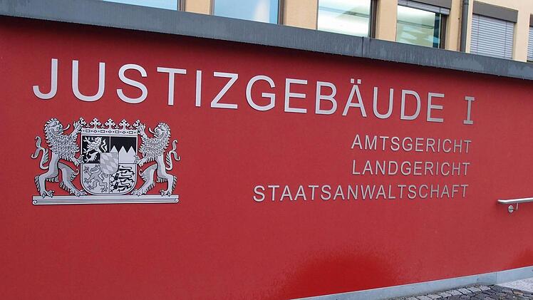 Eingang zum Coburger JustizgebäudeFoto: Jochen Berger