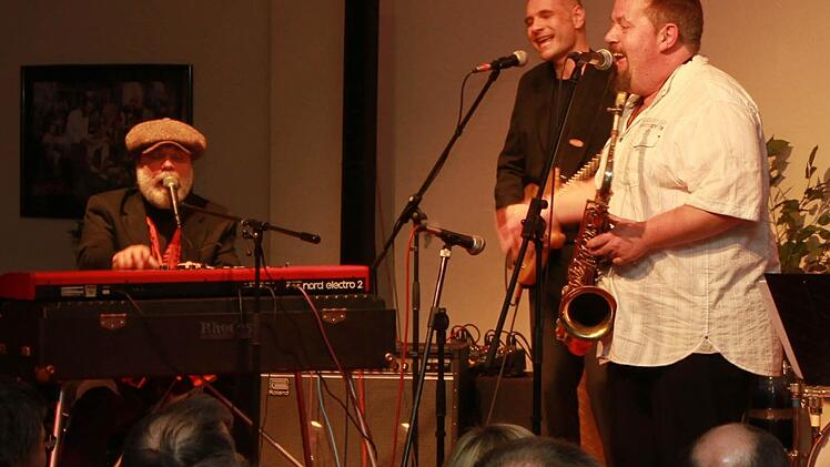 Vor zwei Jahren spielten Tommy Schneller & Band schon einmal auf der Piano-Bühne in Reith und begeisterten das Publikum. Foto: Marco Pusch