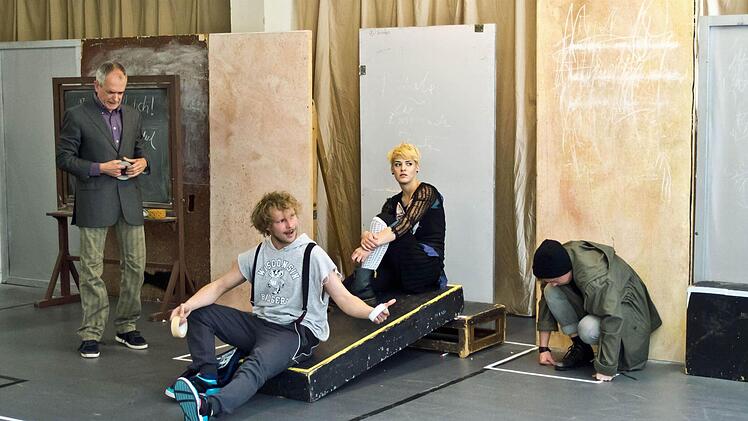 Probenszene zu Ruth Johanna Benraths Schauspiel "Klassenkämpfe"Foto: Jochen Berger