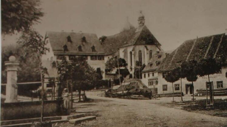 Marktplatz mit Brunnen und Gasthof 1918. Repro: Carmen Schwind