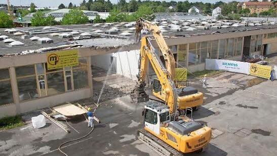 Auf dem Gel&auml;nde des zuk&uuml;nftigen Siemens Campus Erlangen haben die ersten Abrissarbeiten begonnen.  Foto: Siemens AG