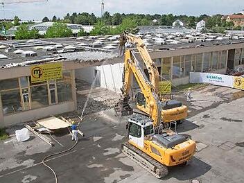 Auf dem Gelände des zukünftigen Siemens Campus Erlangen haben die ersten Abrissarbeiten begonnen.  Foto: Siemens AG