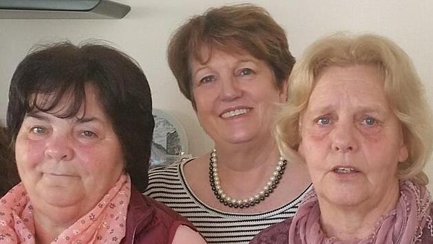 B&uuml;rgermeisterin Brigitte Meyerdierks (Mitte) w&uuml;rdigte das Wirken von Gerda Martin (links) und B&auml;rbel Slowik (rechts).  Silvia Reinelt