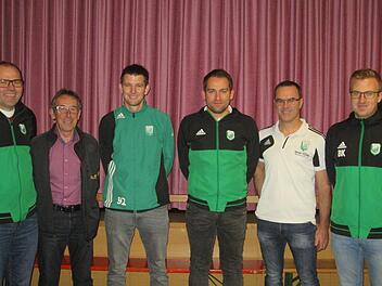 Mit dem neuen Vorstand will der FC Untererthal die nächsten zwei Jahre Bestehen (von links) Thomas Tiedemann, Amand Kuchenbrod, Benny Hüfner, Michael Hammer, Matthias Schneider und Bastian Koch.             Foto: Winfried Ehling