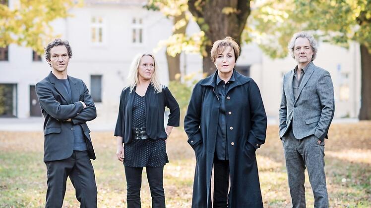 Der Club der toten Dichter bringt Fontane mit.  Foto: Oliver Betke