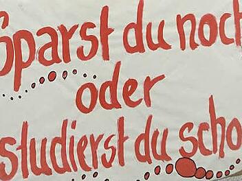 Studenten protestieren gegen Studiengebühren.  Foto: dpa