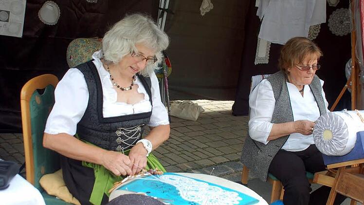 Alte Handarbeitstechniken sollen nicht verloren gehen, deshalb haben sich vier Frauen zu der Klöppelgruppe Itzgrund zusammengeschlossen.