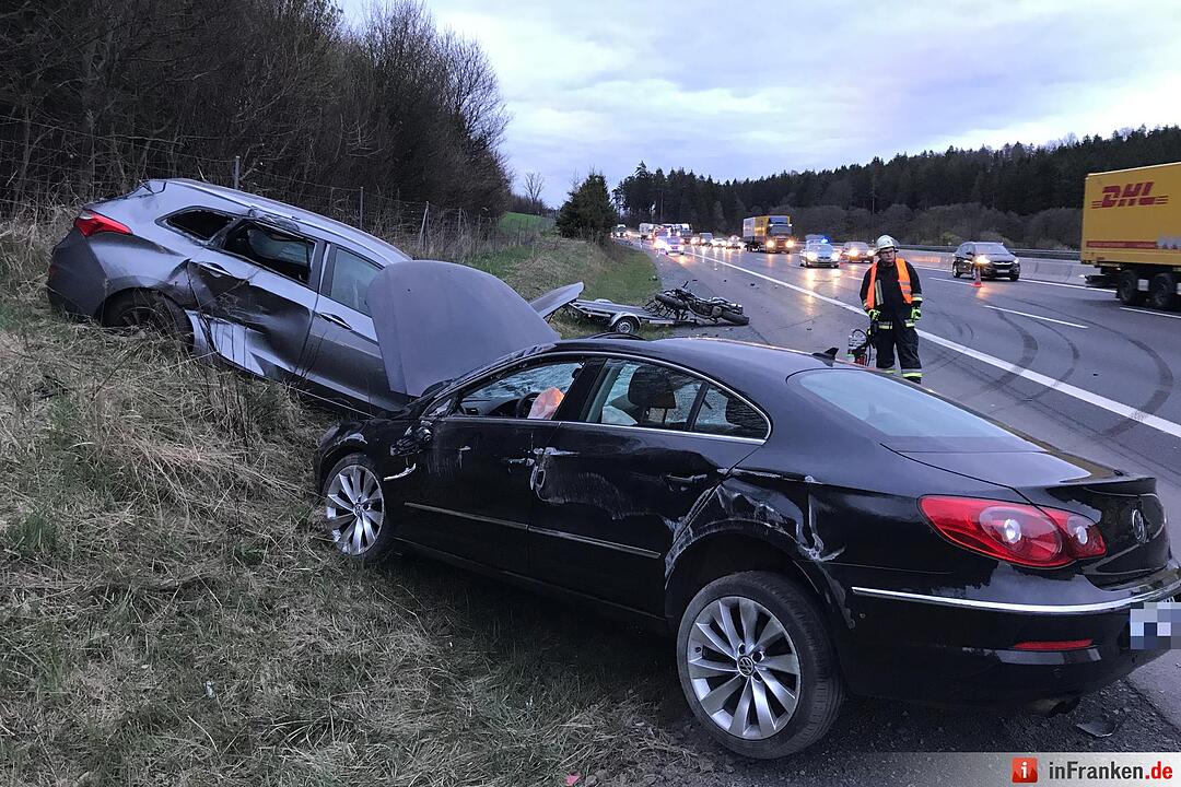 A9: 35-Jähriger verliert Kontrolle über sein Auto und kollidiert mit Anhängergespann