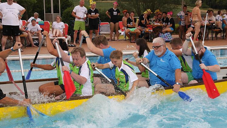 Drachenbootrennen in Bad Rodach: Das Thermen-Boot Foto: Desombre
