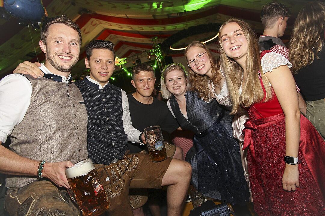 Es spielten die "Kasendorfer Musikanten" und "Die Wilderer".