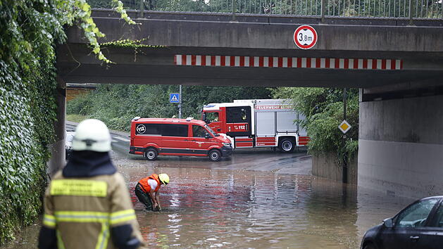 "Land unter" in Mittelfranken: &Uuml;berschwemmte Stra&szlig;en und starke Gewitter fordern die Region