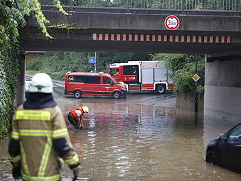 "Land unter" in Mittelfranken: Überschwemmte Straßen und starke Gewitter fordern die Region