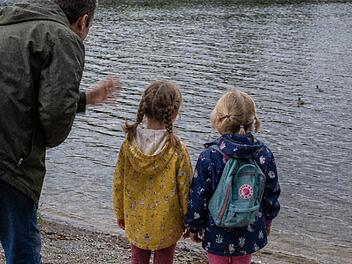 Kinder am Lichtenberger See im Kreis Hof angesprochen - M&auml;dchen verst&auml;ndigen Vater