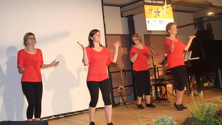 Die Tanzgruppe "Expression" des 1. FC Trieb, die Gewinner des Großen Sterns 2010 auf Landkreisebene, erfreuten mit einer Showeinlage.